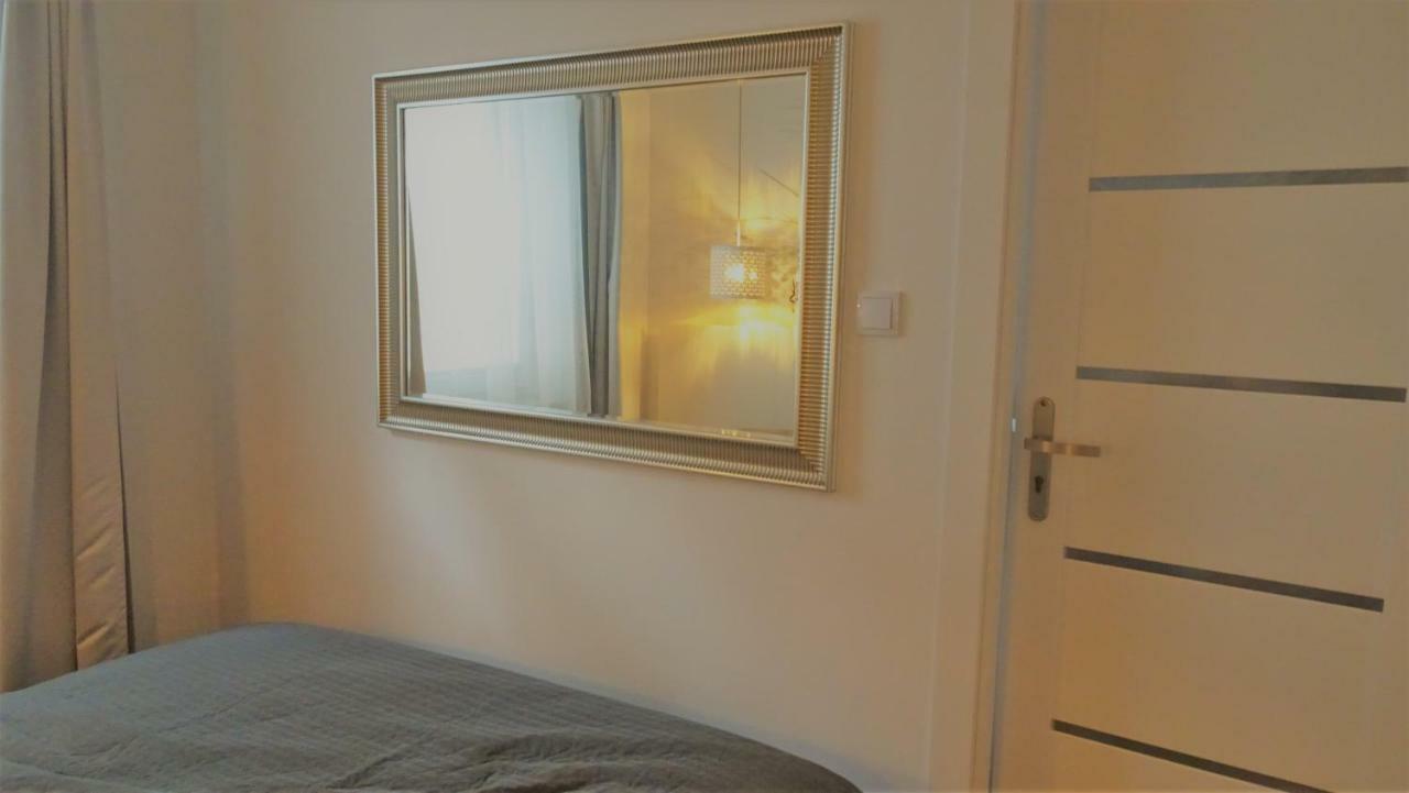 Nadmorska Dziupla Apartment Дзивновек Екстериор снимка